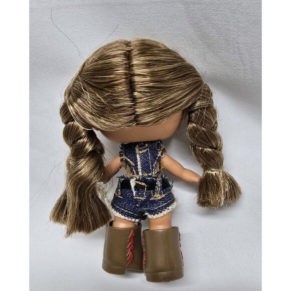 Bratz Babyz Storybook Collection - Yasmins Rodeo Ball Doll- FLAWED BELT- READ - Picture 12 of 12